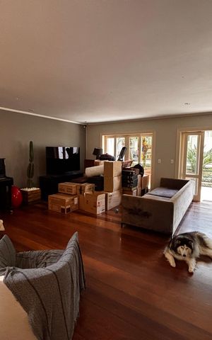 Casa de condomínio para alugar com 410m², 4 quartos e 4 vagas Casa de condomínio para alugar com 410m², 4 quartos e 4 vagasSala
