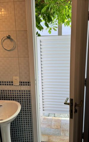 Casa de condomínio à venda com 410m², 4 quartos e 4 vagasBanheiro