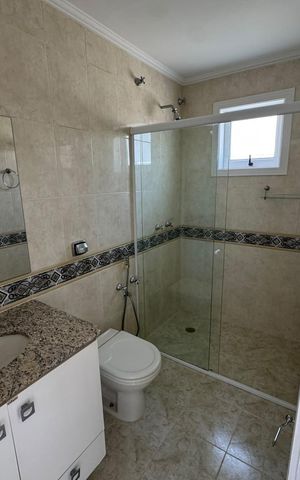 Casa de condomínio à venda com 410m², 4 quartos e 4 vagasBanheiro