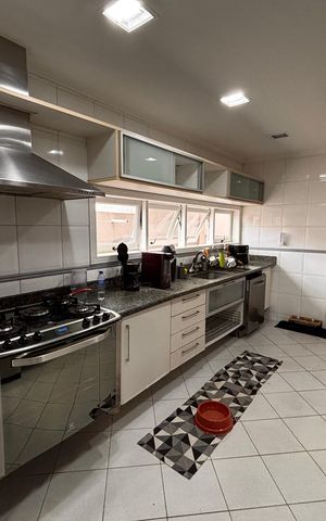 Casa de condomínio para alugar com 410m², 4 quartos e 4 vagas Casa de condomínio para alugar com 410m², 4 quartos e 4 vagasCozinha