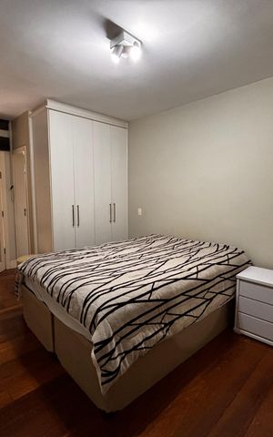 Casa de condomínio para alugar com 410m², 4 quartos e 4 vagas Casa de condomínio para alugar com 410m², 4 quartos e 4 vagasSuíte 4