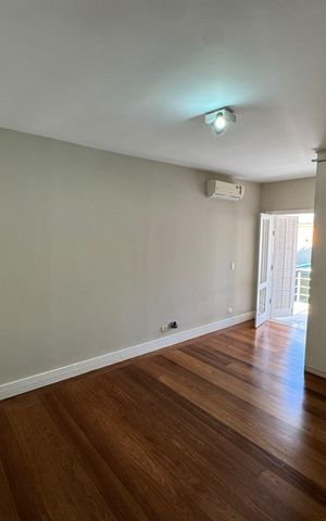 Casa de condomínio à venda com 410m², 4 quartos e 4 vagasQuarto