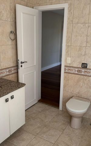 Casa de condomínio à venda com 410m², 4 quartos e 4 vagasBanheiro