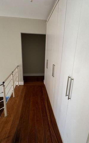 Casa de condomínio à venda com 410m², 4 quartos e 4 vagasCorredor