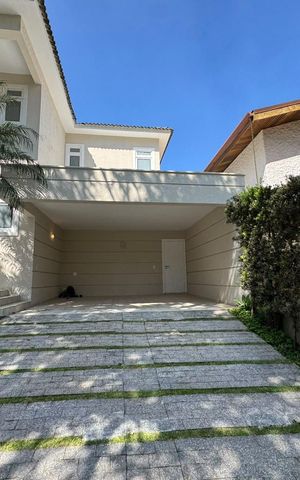 Casa de condomínio à venda com 410m², 4 quartos e 4 vagasFachada