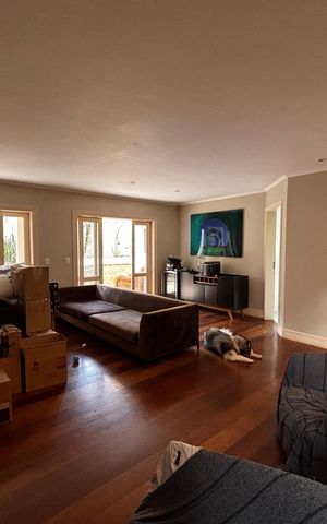 Casa de condomínio para alugar com 410m², 4 quartos e 4 vagas Casa de condomínio para alugar com 410m², 4 quartos e 4 vagasSala
