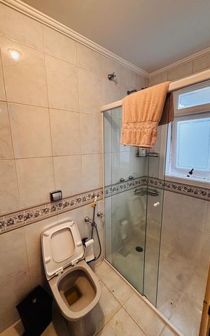 Casa de condomínio para alugar com 410m², 4 quartos e 4 vagas Casa de condomínio para alugar com 410m², 4 quartos e 4 vagasBanheiro suíte 1
