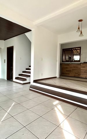 Casa para alugar com 250m², 5 quartos e 3 vagas Casa para alugar com 250m², 5 quartos e 3 vagasSala