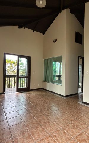 Casa para alugar com 250m², 5 quartos e 3 vagas Casa para alugar com 250m², 5 quartos e 3 vagasSuíte
