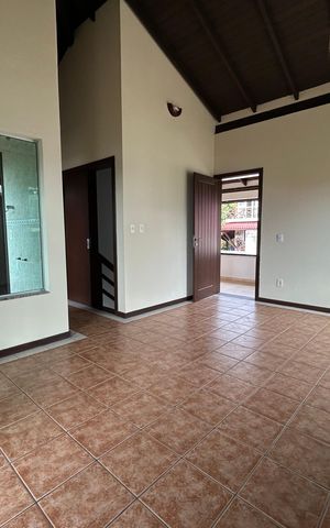 Casa para alugar com 250m², 5 quartos e 3 vagas Casa para alugar com 250m², 5 quartos e 3 vagasSuíte