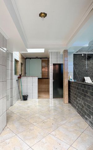 Casa à venda com 300m², 2 quartos e 3 vagas Casa à venda com 300m², 2 quartos e 3 vagasQuintal