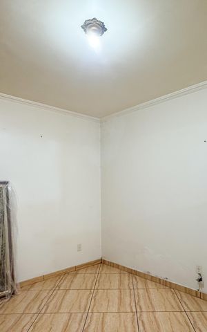 Casa à venda com 300m², 2 quartos e 3 vagas Casa à venda com 300m², 2 quartos e 3 vagasQuarto 2