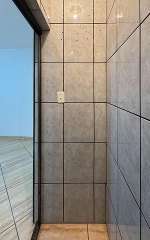 Casa à venda com 300m², 2 quartos e 3 vagas Casa à venda com 300m², 2 quartos e 3 vagasCloset - Quarto 1