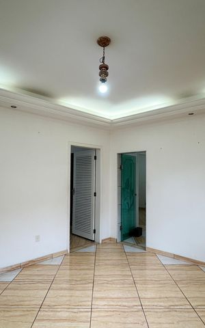 Casa à venda com 300m², 2 quartos e 3 vagas Casa à venda com 300m², 2 quartos e 3 vagasSala