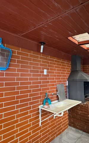 Casa à venda com 300m², 2 quartos e 3 vagas Casa à venda com 300m², 2 quartos e 3 vagasÁrea - Churrasqueira