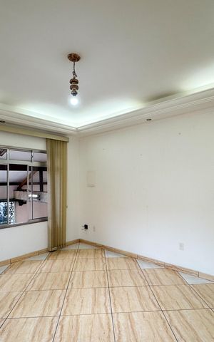 Casa à venda com 300m², 2 quartos e 3 vagas Casa à venda com 300m², 2 quartos e 3 vagasSala