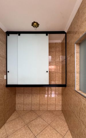 Casa à venda com 300m², 2 quartos e 3 vagas Casa à venda com 300m², 2 quartos e 3 vagasÁrea de Serviço