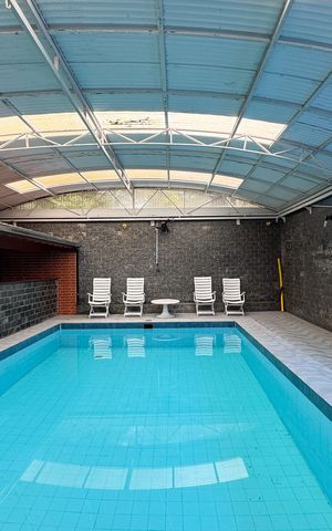 Casa à venda com 300m², 2 quartos e 3 vagas Casa à venda com 300m², 2 quartos e 3 vagasÁrea - Piscina