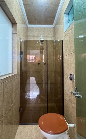 Casa à venda com 300m², 2 quartos e 3 vagas Casa à venda com 300m², 2 quartos e 3 vagasBanheiro de serviço