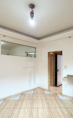 Casa à venda com 300m², 2 quartos e 3 vagas Casa à venda com 300m², 2 quartos e 3 vagasSala de Jantar