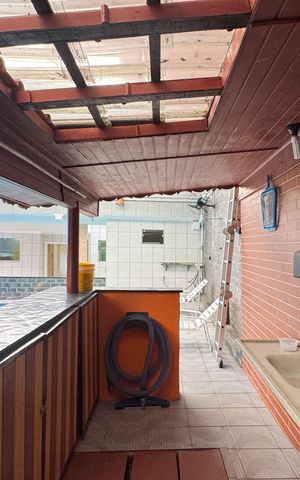 Casa à venda com 300m², 2 quartos e 3 vagas Casa à venda com 300m², 2 quartos e 3 vagasÁrea - Churrasqueira