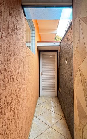 Casa à venda com 300m², 2 quartos e 3 vagas Casa à venda com 300m², 2 quartos e 3 vagasEntrada