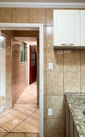 Casa à venda com 300m², 2 quartos e 3 vagas Casa à venda com 300m², 2 quartos e 3 vagasCozinha