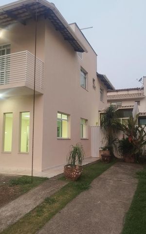 Casa para alugar com 260m², 4 quartos e 3 vagas Casa para alugar com 260m², 4 quartos e 3 vagasFachada