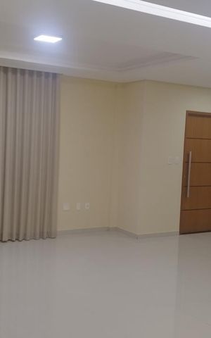 Casa para alugar com 260m², 4 quartos e 3 vagas Casa para alugar com 260m², 4 quartos e 3 vagasSala