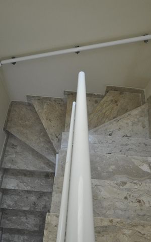 Casa à venda com 97m², 3 quartos e 2 vagasEscada