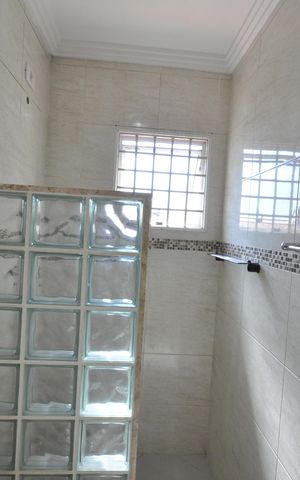 Casa à venda com 97m², 3 quartos e 2 vagasBanheiro da Suíte 1