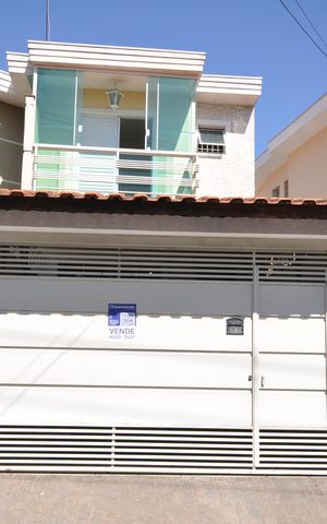 Casa à venda com 97m², 3 quartos e 2 vagasFachada