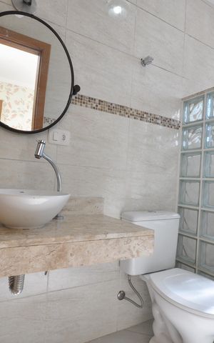 Casa à venda com 97m², 3 quartos e 2 vagasBanheiro da Suíte 1