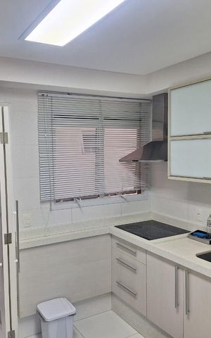 Apartamento à venda com 122m², 3 quartos e 2 vagas Apartamento à venda com 122m², 3 quartos e 2 vagasCozinha