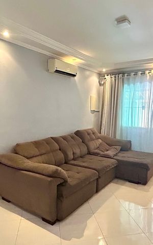 Casa à venda com 154m², 3 quartos e 4 vagas Casa à venda com 154m², 3 quartos e 4 vagasSala
