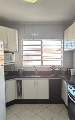 Casa à venda com 154m², 3 quartos e 4 vagas Casa à venda com 154m², 3 quartos e 4 vagasCozinha