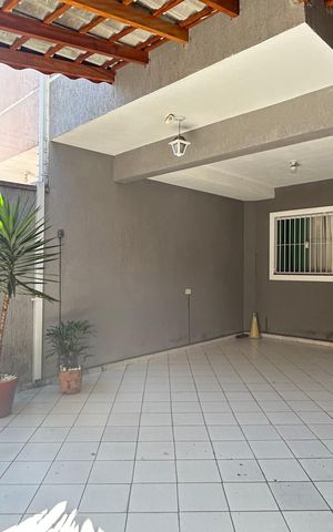 Casa à venda com 154m², 3 quartos e 4 vagas Casa à venda com 154m², 3 quartos e 4 vagasGaragem