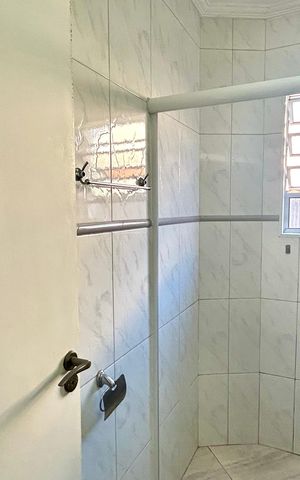 Casa à venda com 154m², 3 quartos e 4 vagas Casa à venda com 154m², 3 quartos e 4 vagasBanheiro 1