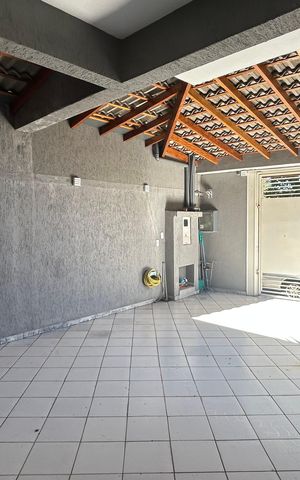 Casa à venda com 154m², 3 quartos e 4 vagas Casa à venda com 154m², 3 quartos e 4 vagasGaragem
