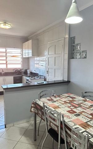 Casa à venda com 154m², 3 quartos e 4 vagas Casa à venda com 154m², 3 quartos e 4 vagasCozinha