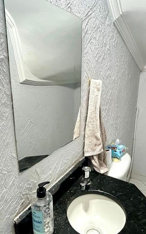 Casa à venda com 154m², 3 quartos e 4 vagas Casa à venda com 154m², 3 quartos e 4 vagasLavabo