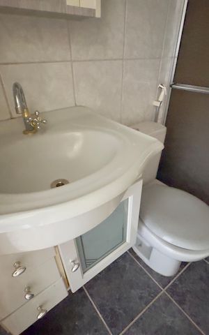Casa de condomínio à venda com 119m², 2 quartos e 2 vagas Casa de condomínio à venda com 119m², 2 quartos e 2 vagasBanheiro