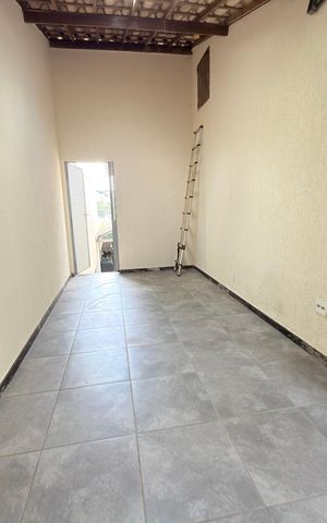 Casa à venda com 146m², 3 quartos e 2 vagas Casa à venda com 146m², 3 quartos e 2 vagasÁrea externa