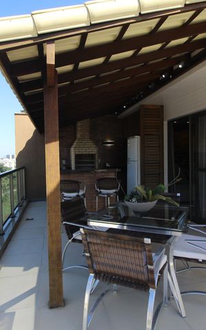 Apartamento à venda com 256m², 5 quartos e 3 vagasCobertura