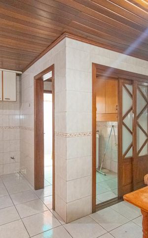 Casa à venda com 212m², 3 quartos e 2 vagas Casa à venda com 212m², 3 quartos e 2 vagasCozinha