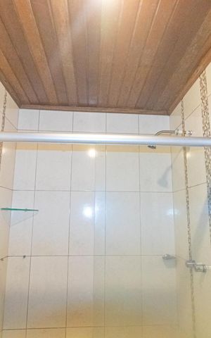 Casa à venda com 212m², 3 quartos e 2 vagas Casa à venda com 212m², 3 quartos e 2 vagasBanheiro