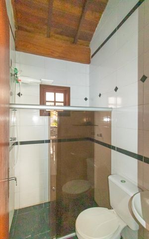 Casa à venda com 212m², 3 quartos e 2 vagas Casa à venda com 212m², 3 quartos e 2 vagasBanheiro Social