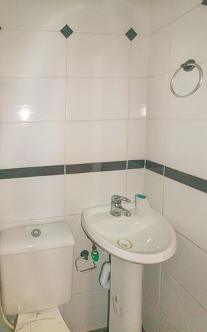 Casa à venda com 212m², 3 quartos e 2 vagas Casa à venda com 212m², 3 quartos e 2 vagasBanheiro Social