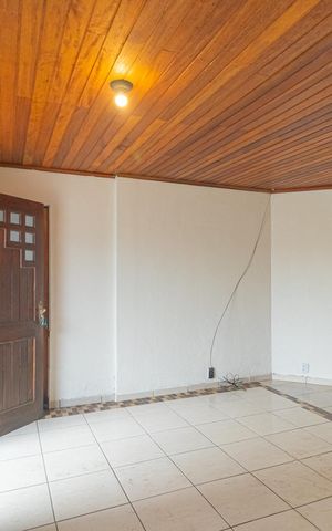 Casa à venda com 212m², 3 quartos e 2 vagas Casa à venda com 212m², 3 quartos e 2 vagasSala