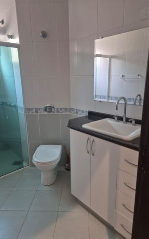 Casa para alugar com 267m², 4 quartos e 4 vagas Casa para alugar com 267m², 4 quartos e 4 vagasBanheiro